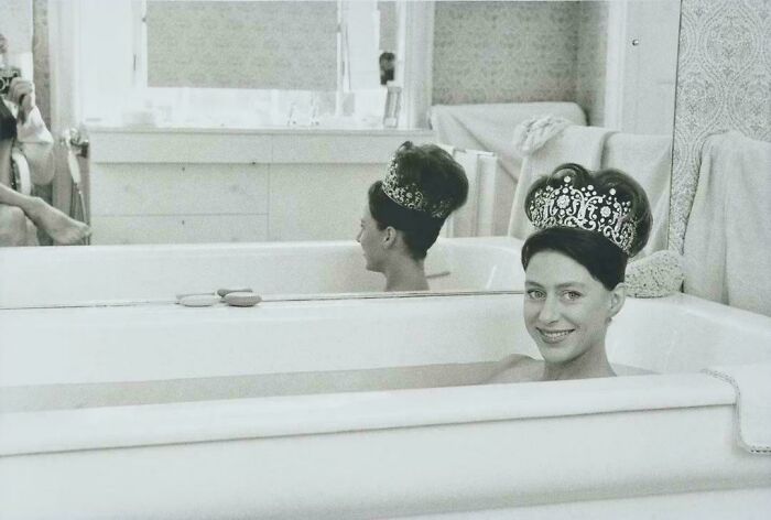 Princess Margaret In The Bathtub Wearing Her Tiara, 1962. Tony Armstrong-Jones (Lord Snowdon) Can Be Seen In The Mirror Taking The Photo - Rare Historical Photos Stories Behind the Past