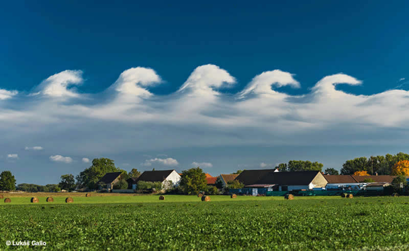 Sky Surfing by Lukáš Gallo - 2025 Weather Photographer of the Year Awards