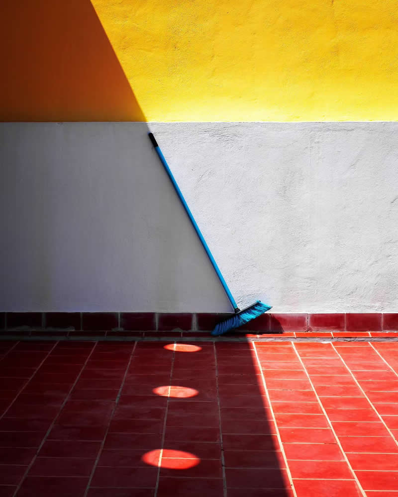 Artistic Street Photography by Dominic Dahncke