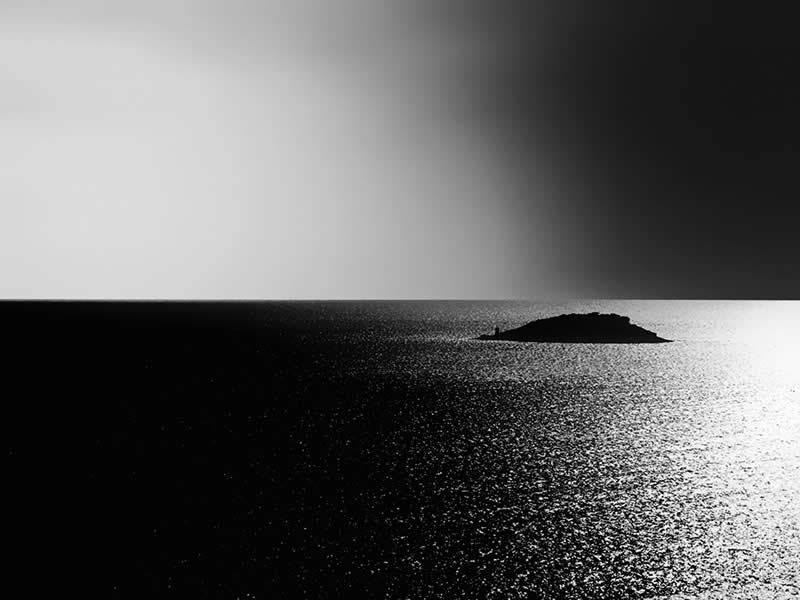 Yin & Yang by Sa&scaron;a Prižmic - Black and White Winners from the Mobile Photography Awards