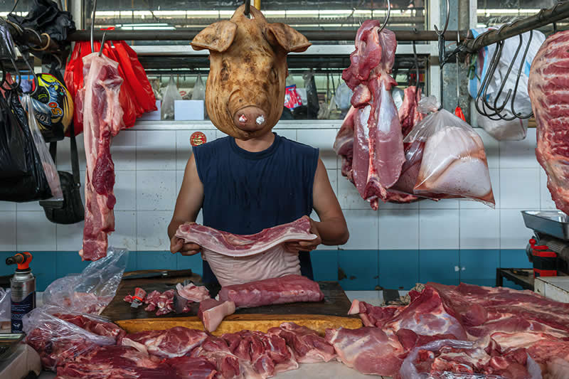 Chromatic Awards: Street, 1st Place winner: The Butcher by Robert Lie, Indonesia