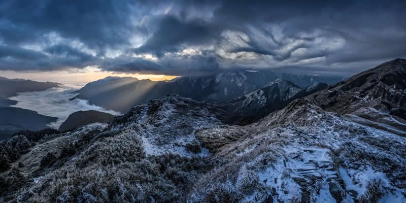 Sunrise after snow by Yao Yuan shang, Taiwan - 2025 Chromatic Awards Landscape Winners