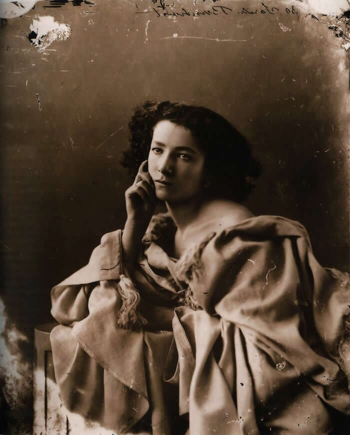 Photograph Of French Actress Sarah Bernhardt - Rare 19th-Century History Photos