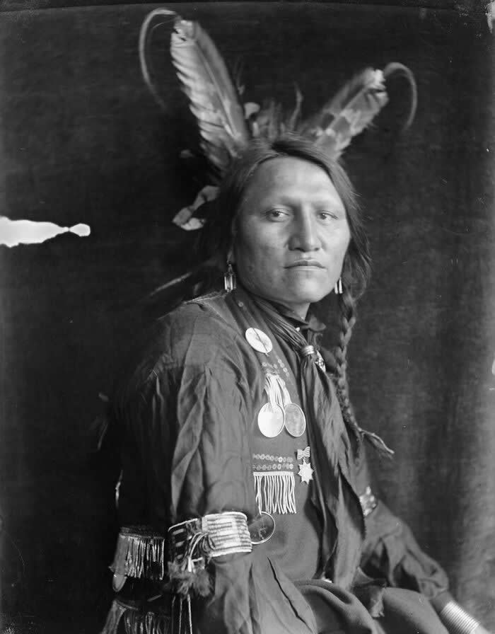 Charging Thunder, A Sioux Indian From Buffalo Bill's Wild West Show, 1900 - Rare 19th-Century History Photos
