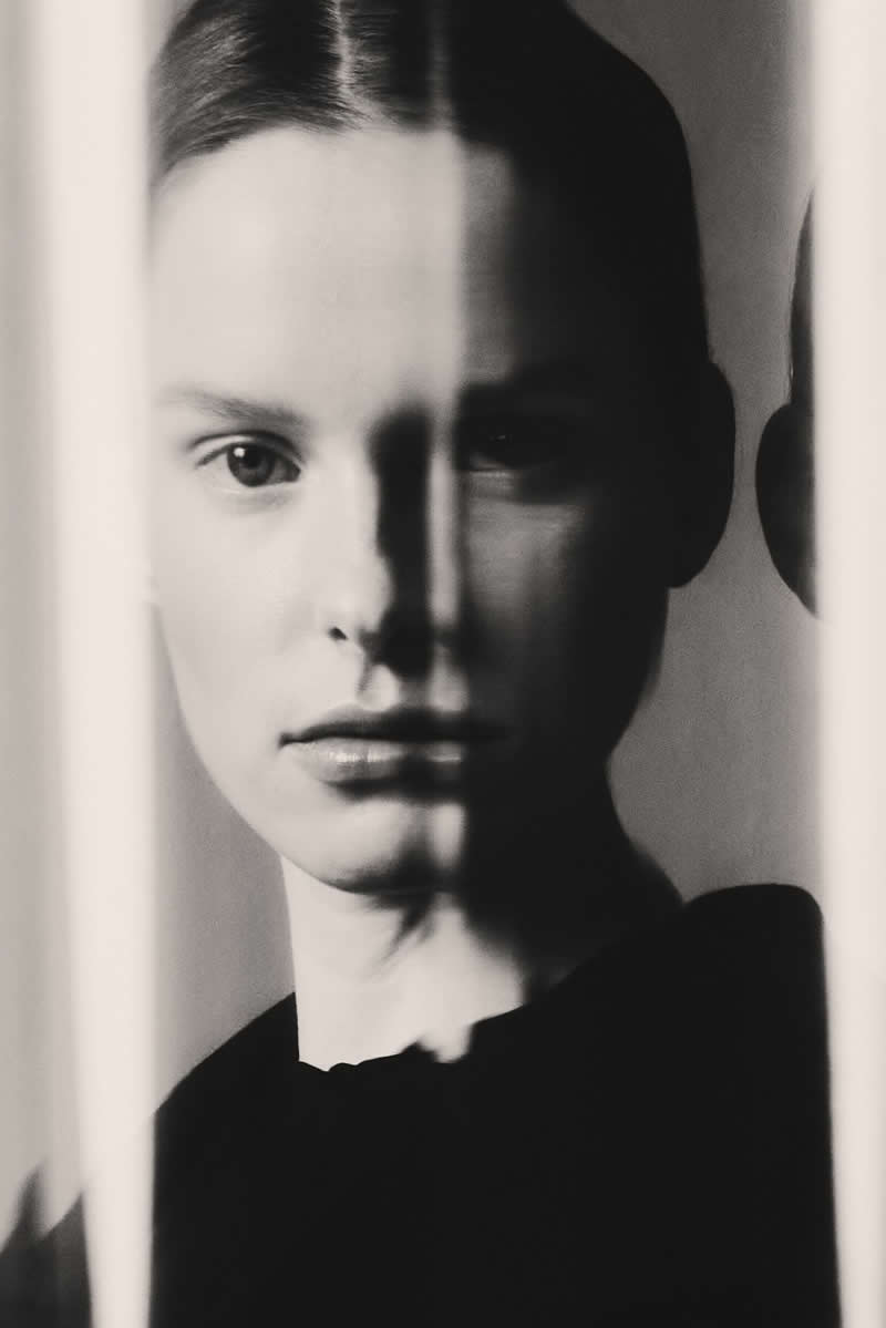 2nd Place: "Silent Dialogue" by Nina Hauben - LensCulture Black and White Photography Awards 2025 Winners