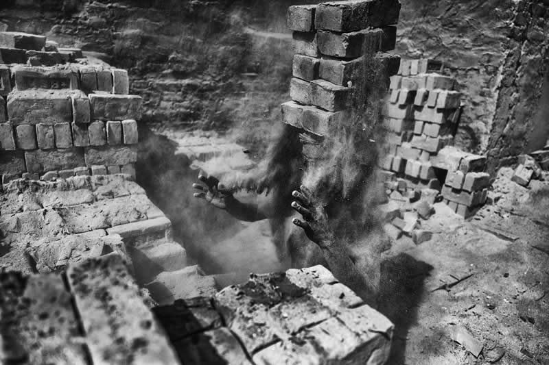 "Blue Collar Workers of Bangladesh" by MD Tanveer Rohan - LensCulture Black and White Photography Awards 2025 Winners