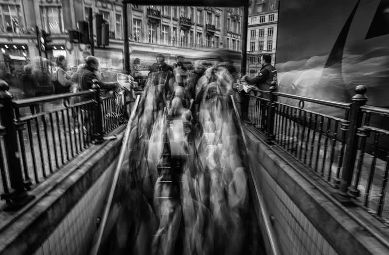 London in Frames A Photography Book by Street Photographer Ovidiu Selaru