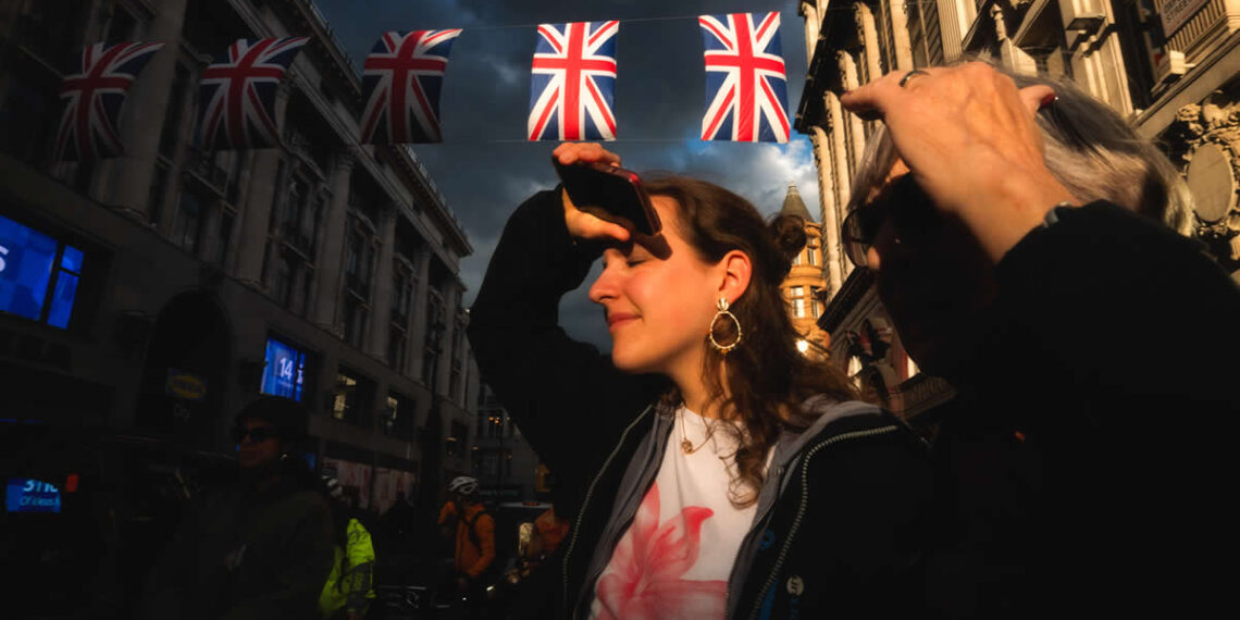 London in Frames A Photography Book by Street Photographer Ovidiu Selaru