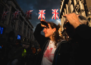London in Frames A Photography Book by Street Photographer Ovidiu Selaru