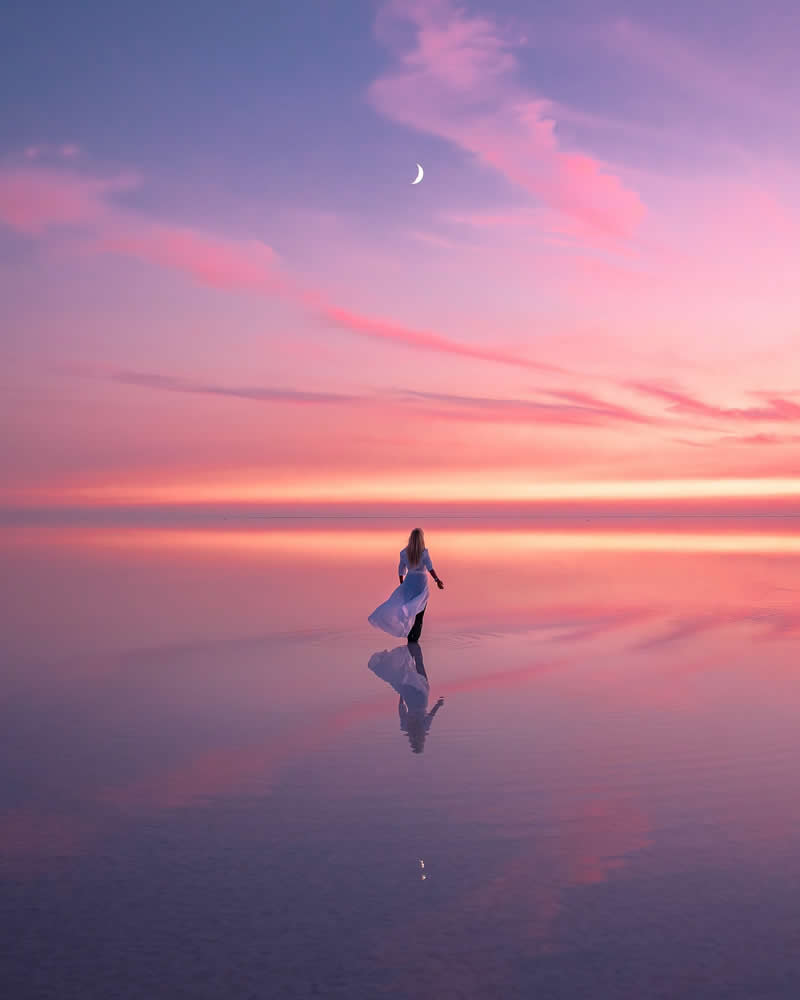 Life as an eternal mirror - Minimalist Photos That Celebrate Simplicity