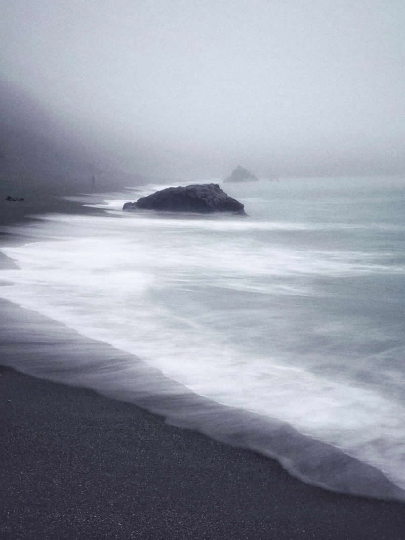 Whispers of the Wave by Yuyang Jiang - 2025 Minimalist Photography Awards Long Exposure Winners