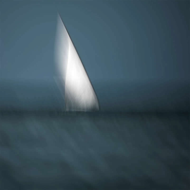 Blowin&rsquo; in the wind by Brigitte Bourger - 2025 Minimalist Photography Awards Long Exposure Winners