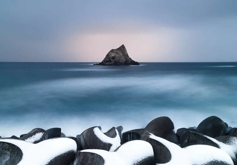 Beyond the Tetrapods by Jana Hoffmann - 2025 Minimalist Photography Awards Long Exposure Winners