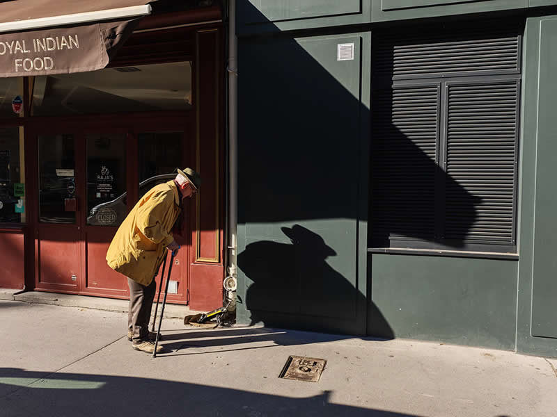 A Conversation by Roy Pan, Honorable Mention in Mobile Photography Awards in People Category