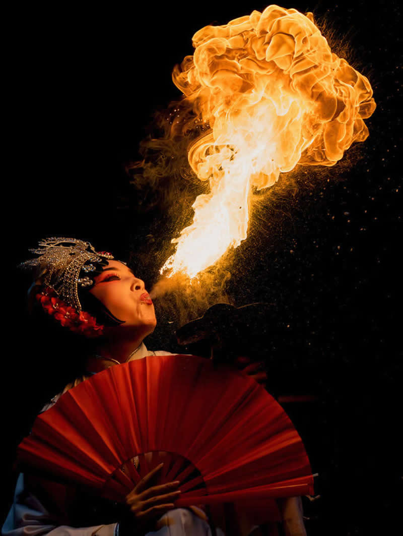 Shanxi Ch`in Melody by Tianyi Duan, Honorable Mention in Mobile Photography Awards in People Category