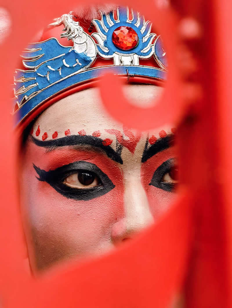 Qinghai Lushaer Shehuo Show II by Tianyi Duan, Honorable Mention in Mobile Photography Awards in People Category