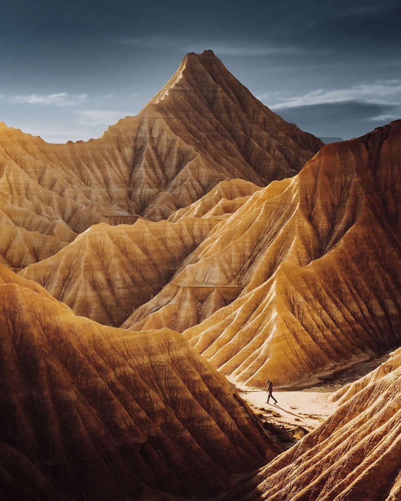 Getting lost in the badlands of Bardena - Outdoor Adventure Landscape Photography by Chris
