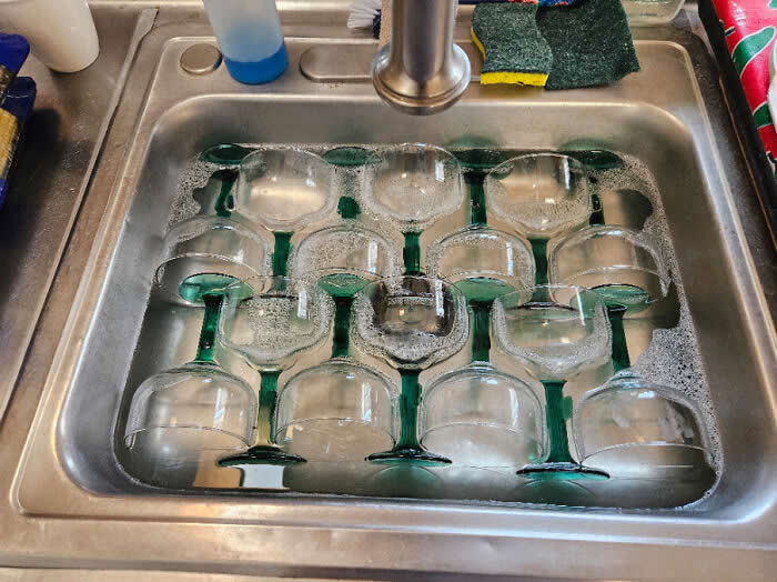 How All The Margarita Glasses Can Fit In The Sink - Perfectly Matched Satisfying Photos