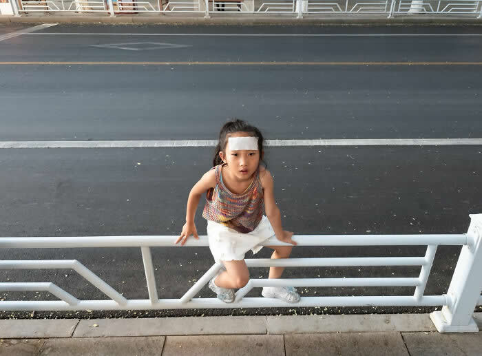 Perfectly Timed Street Photos by Tavepong Pratoomwong