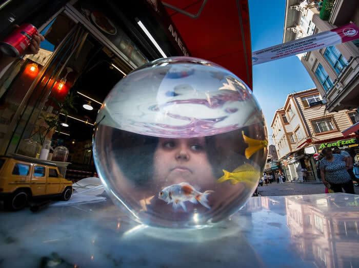 Perfectly Timed Street Photos by Tavepong Pratoomwong