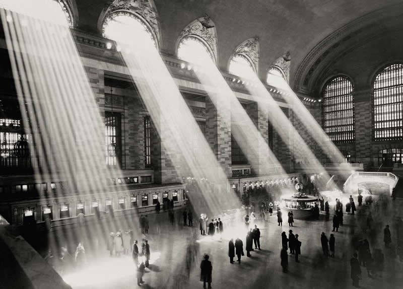 Beams of sunlight streaming through the windows at Grand Central Station, New York City, ca. 1930 - Soulful Black and White Photos
