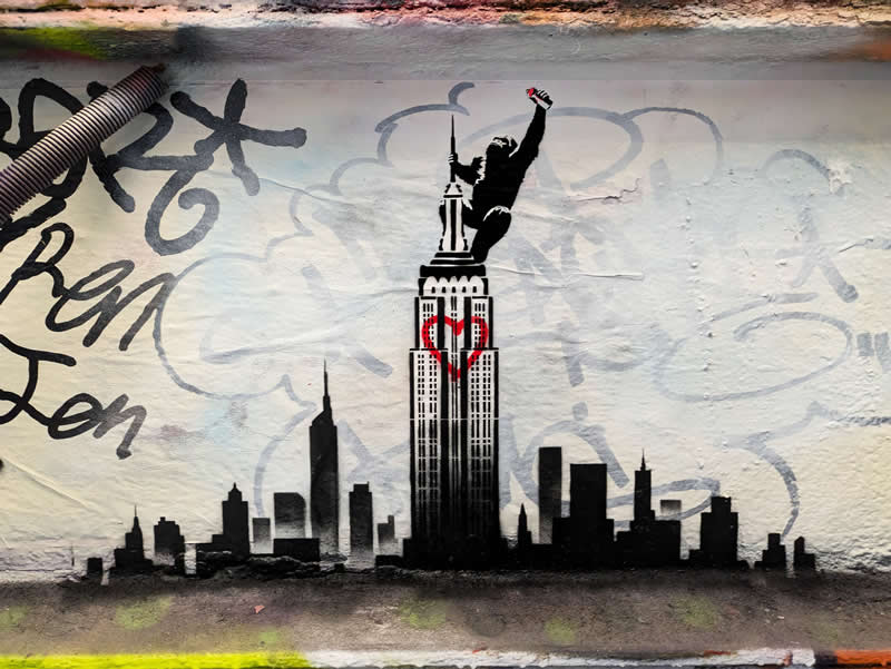 King Kong in the heart of the city - Street Artworks by Tabby