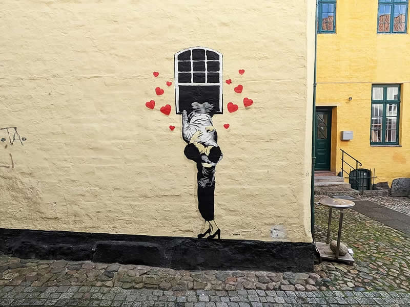 Window Kiss, Flensburg - Street Artworks by Tabby