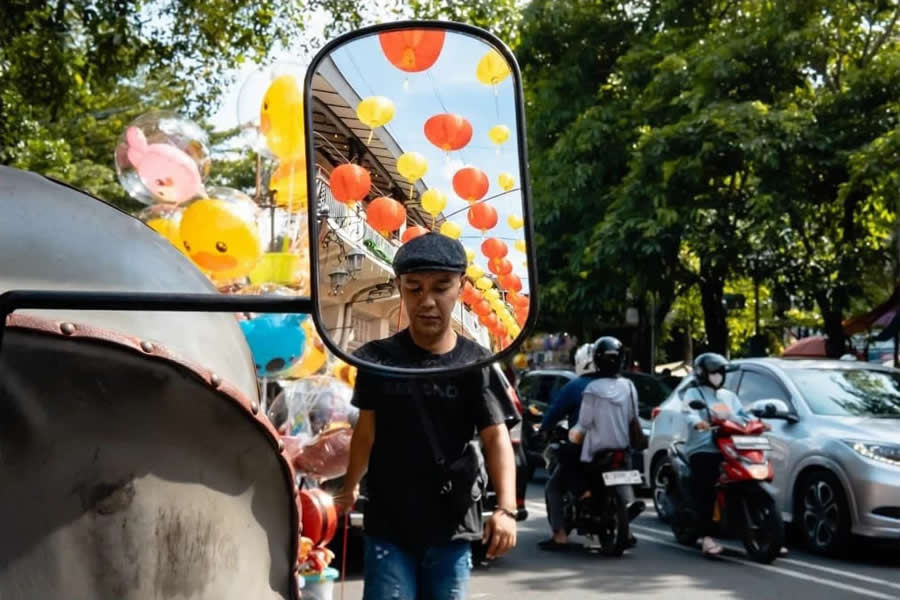 Indonesia Street Photography by Fajar Wiji Raharjo