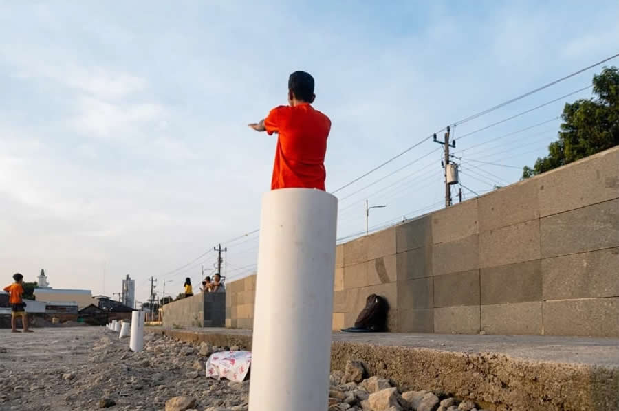 Indonesia Street Photography by Fajar Wiji Raharjo