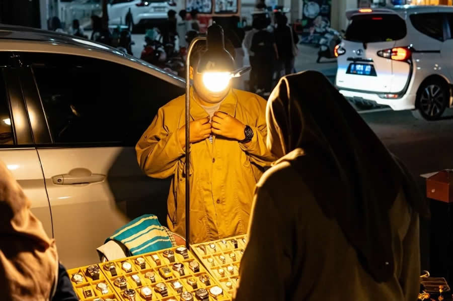 Indonesia Street Photography by Fajar Wiji Raharjo