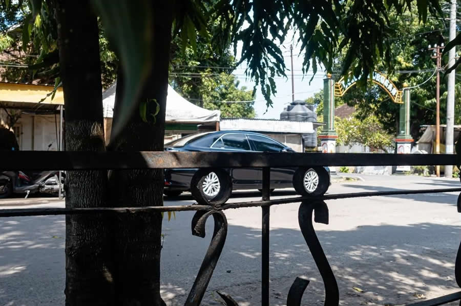 Indonesia Street Photography by Fajar Wiji Raharjo