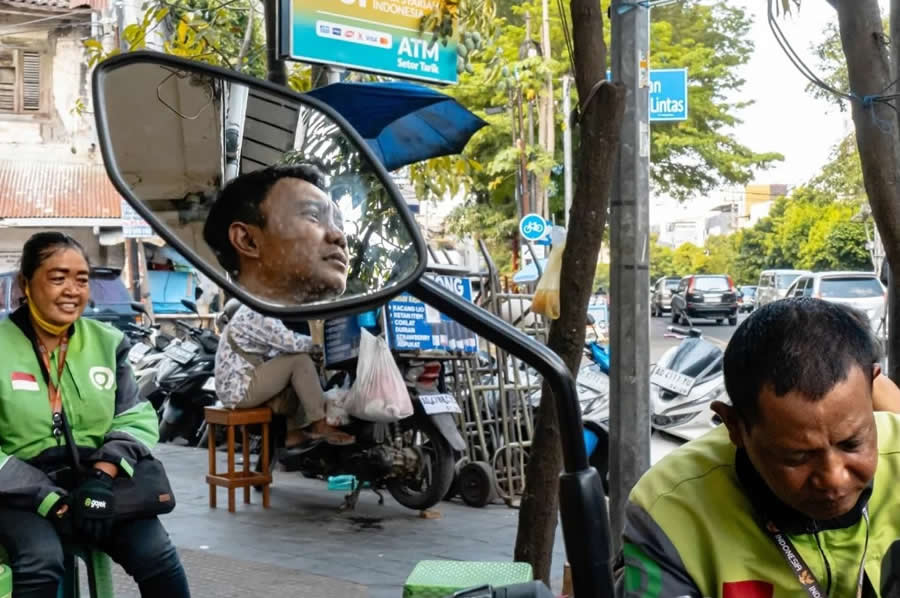 Indonesia Street Photography by Fajar Wiji Raharjo