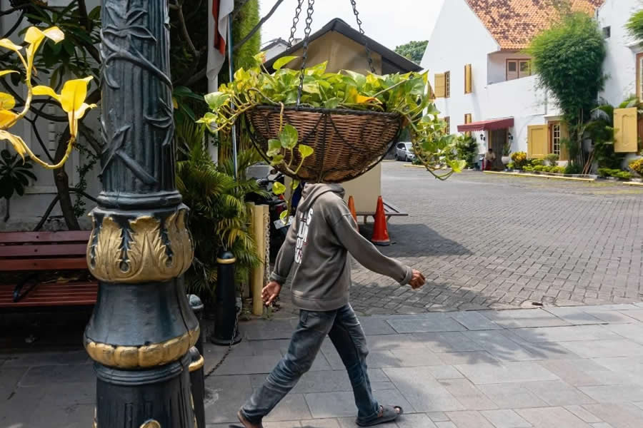 Indonesia Street Photography by Fajar Wiji Raharjo