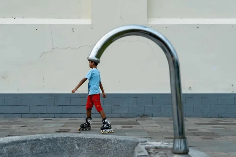 Indonesia Street Photography by Fajar Wiji Raharjo