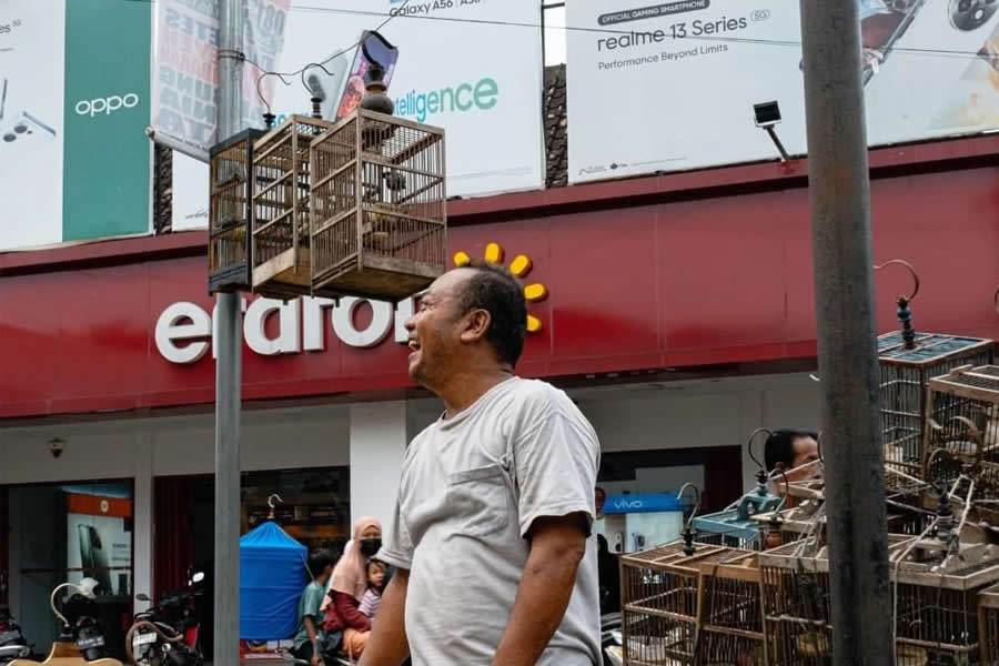 Indonesia Street Photography by Fajar Wiji Raharjo