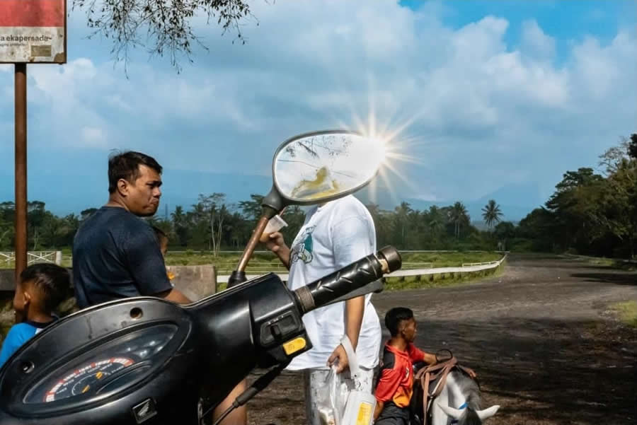 Indonesia Street Photography by Fajar Wiji Raharjo