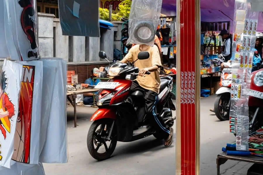 Indonesia Street Photography by Fajar Wiji Raharjo