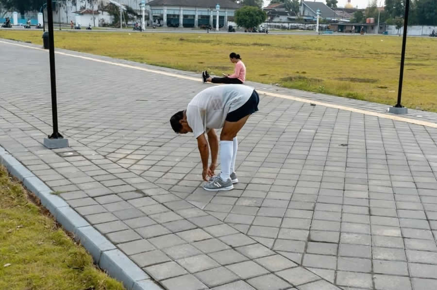 Indonesia Street Photography by Fajar Wiji Raharjo