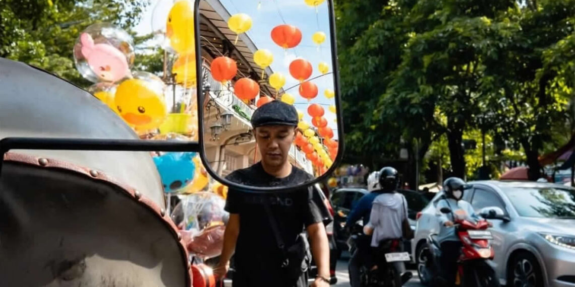 Indonesia Street Photography by Fajar Wiji Raharjo