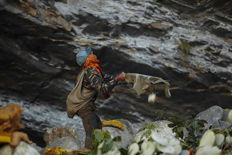 Traditional Honey Hunters in Central Nepal by Andrew Newey