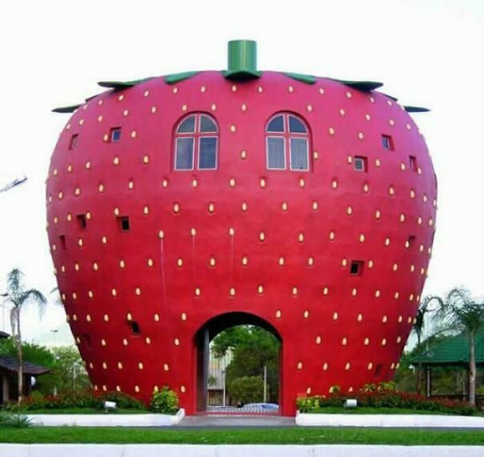 The Strawberry House In Bom Principio City, Brazil, A Region Known For Its Strawberry Cultivation - Weirdly Fantastic Buildings Around the World
