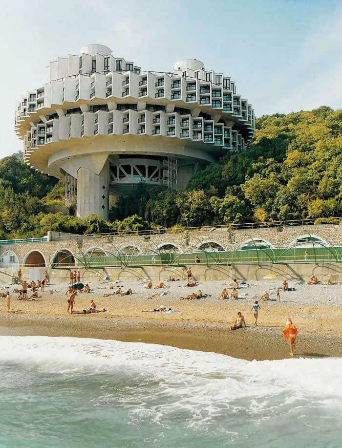 Druzhba Sanatorium, Crimea, 1983 - Weirdly Fantastic Buildings Around the World