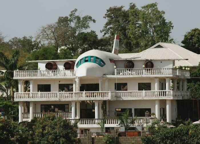 A Man In Nigeria Had This Airplane House Made In Honor Of His Wife And Her Love For Travel - Weirdly Fantastic Buildings Around the World