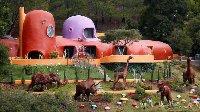 “Flintstone House,” Declared “Public Nuisance,” Now Allowed To Keep Colorful - Weirdly Fantastic Buildings Around the World