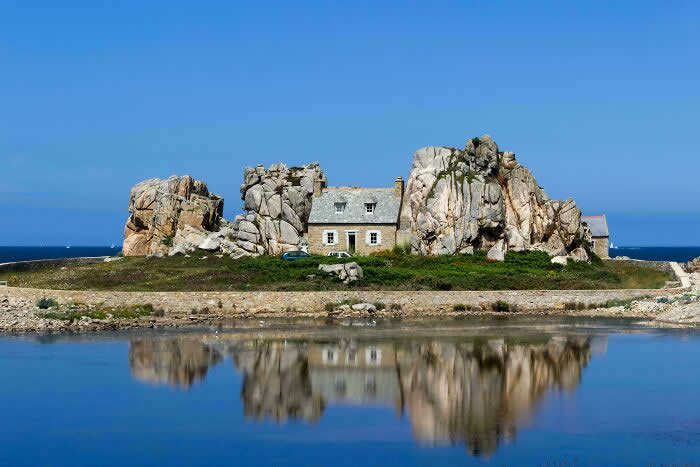 Castle Meur, France: The House Between The Rocks - Weirdly Fantastic Buildings Around the World