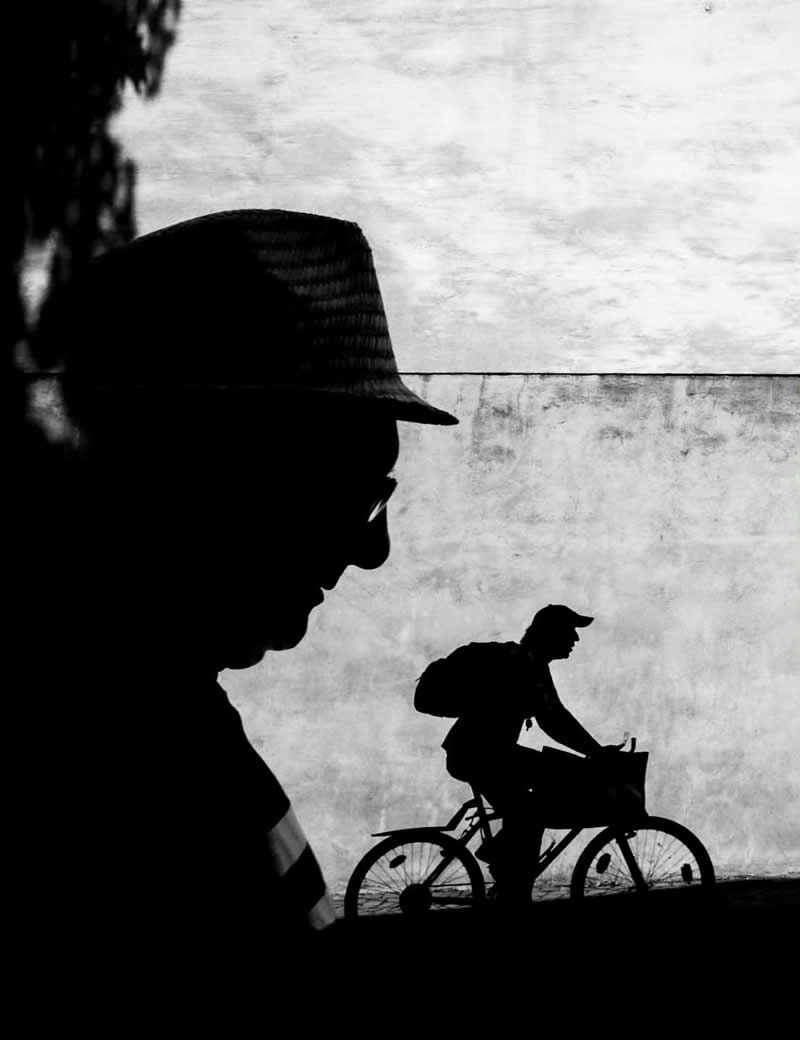 Silhouette Stories - Black and White Street Photography Timing and Composition