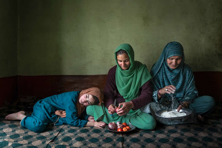 Award-Winning Documentary Photographs by Fadhel Almutaghawi