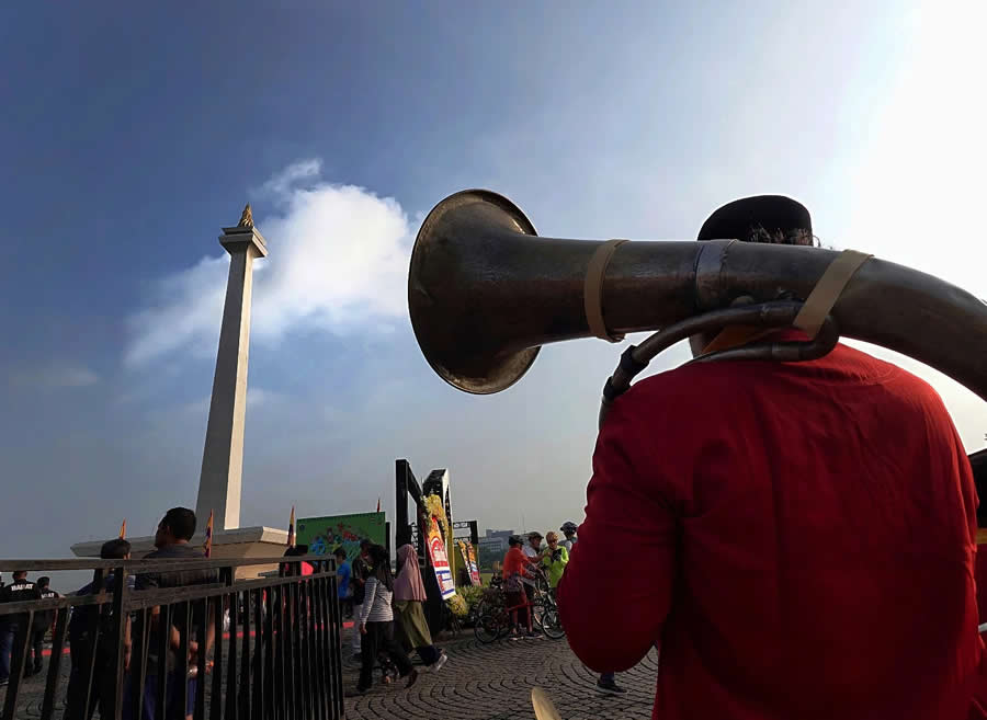 Indonesia Street Photography by Ijoel Mardi Marsono