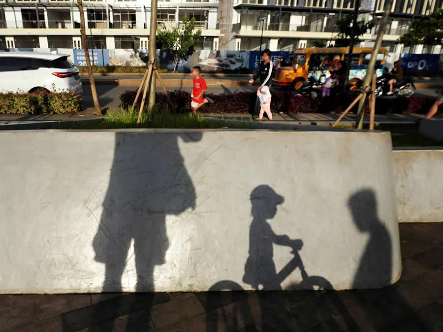 Indonesia Street Photography by Ijoel Mardi Marsono