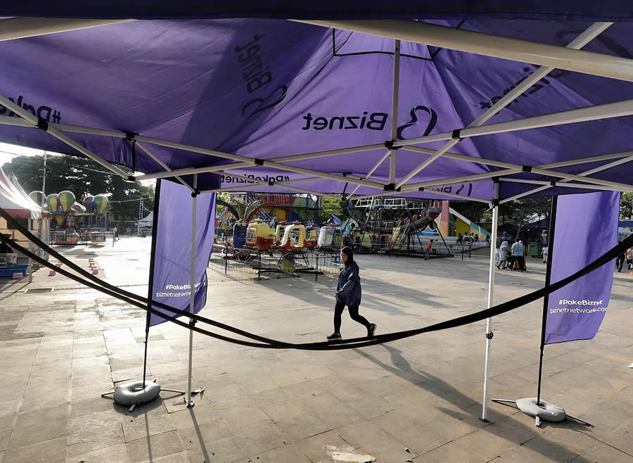 Indonesia Street Photography by Ijoel Mardi Marsono